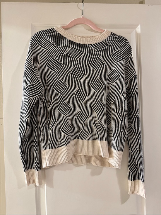 SHEIN Sweaters - SHEIN Black and Cream Wave-Pattern Crewneck Sweater